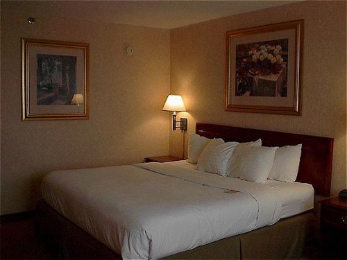 Holiday Inn Monticello 04.[1]